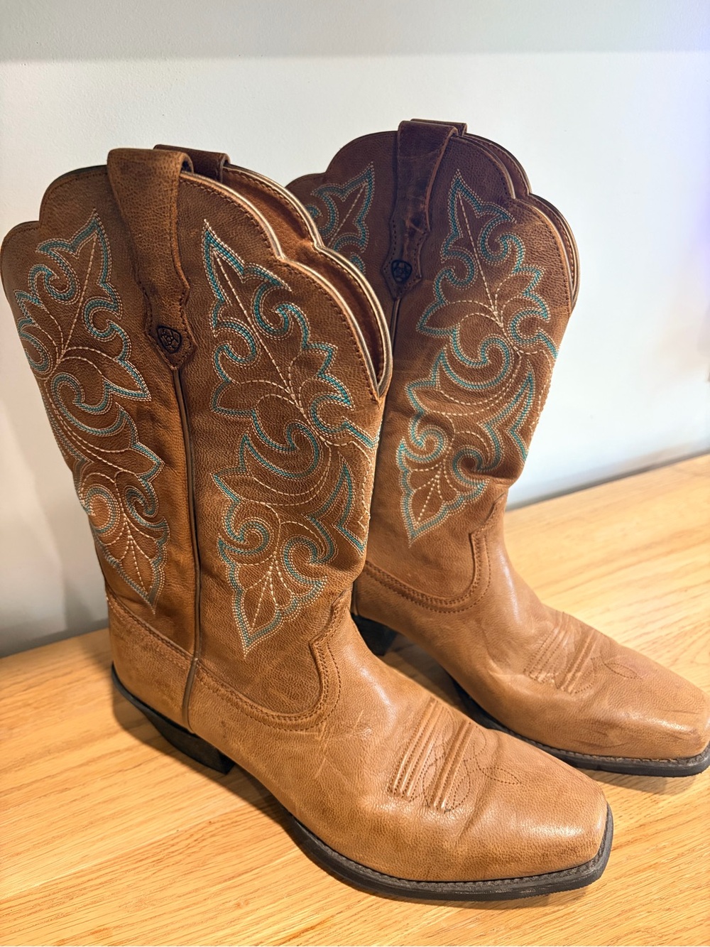 Ariat Women's Round Up Western Boots Leather with Turquoise Stitching EUC 9.5B